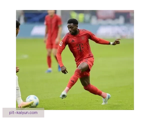 戴维斯在最近战役中无球跑动频频，状态回暖备受关注